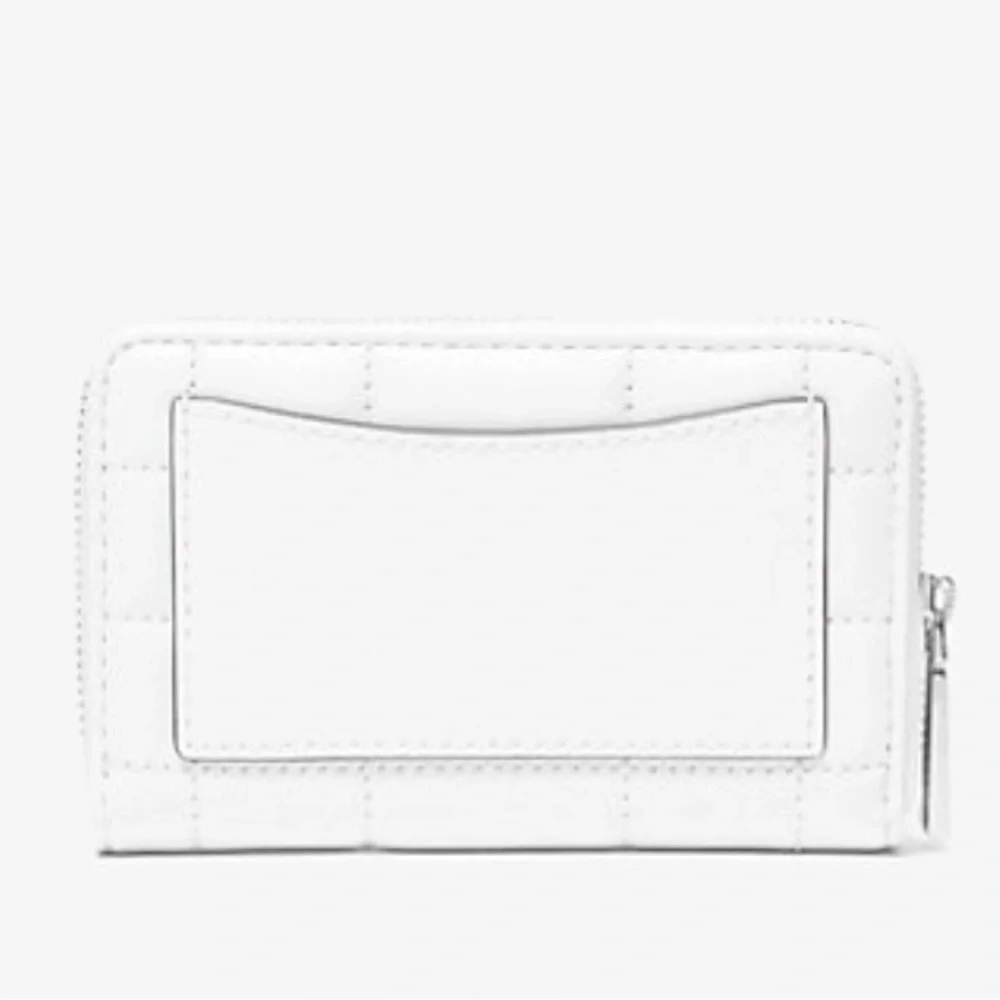 Michael Kors Quilted White Wallet - Picture 3 of 4